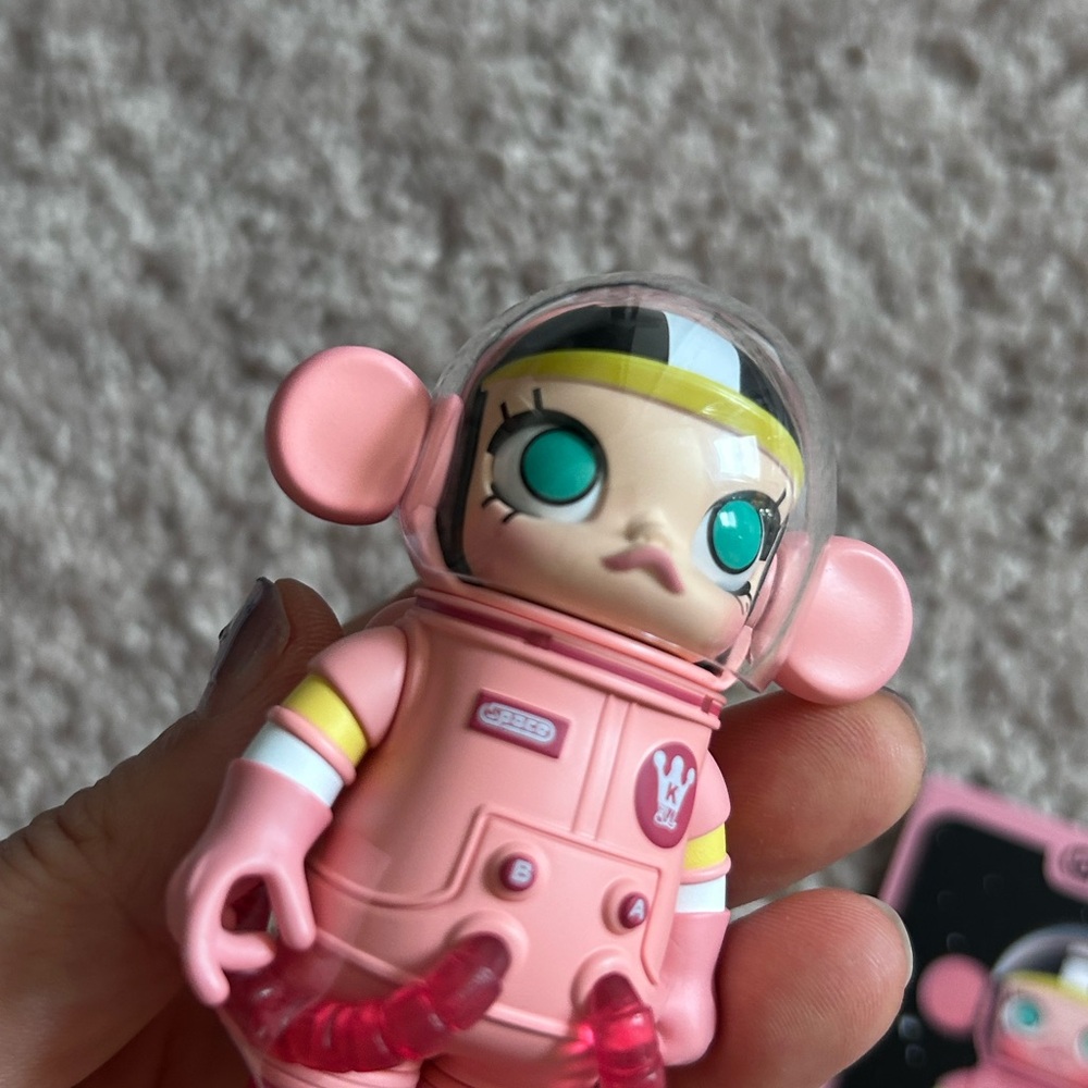 Pop Mart figurine_ Molly PEACH - Picture 8 of 17